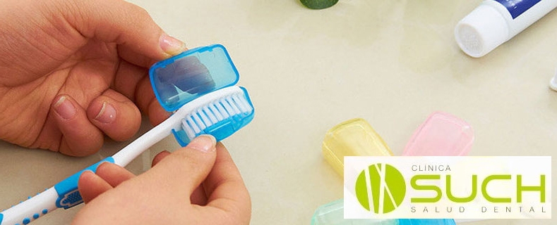 Evita las bacterias en tu cepillo de dientes